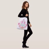 All-Over-Print Cross Body Bag, Groot Crossbody Tas (Op model)