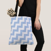 All-Over-Print Lichtblauw & Wit Diagonale Zigzags Tote Bag (Dichtbij)