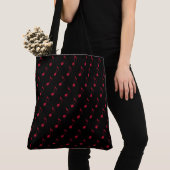 all_over_print red musical notes op zwart tote bag (Dichtbij)