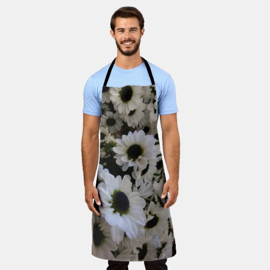 All-Over Print Schort - Zwart-wit madeliefjes (Gedragen)