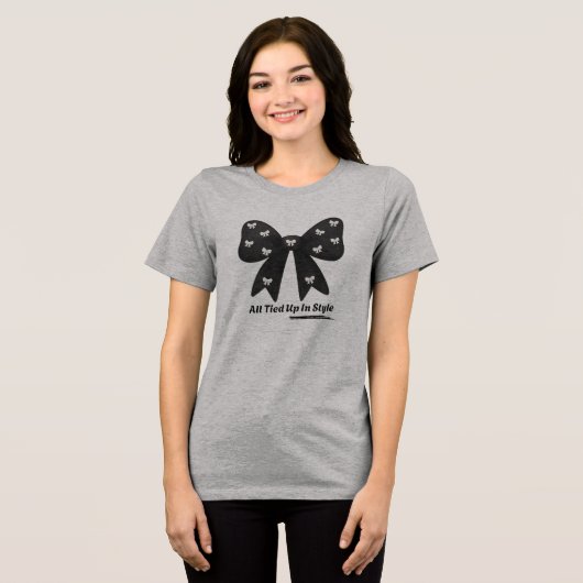 All Tied Up In Style – Chic Minimalist Bow T-Shirt (Voorkant volledig)
