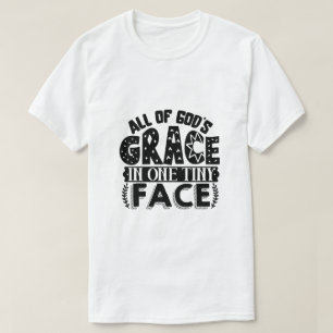 Alle genade van God in één klein gezichtje baby T-shirt