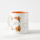 Alle letters Modern Boho Fall laat monogram achter Tweekleurige Koffiemok (Voorkant links)