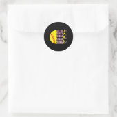 Alle meisjes lopen als deze softbalspeler ronde sticker (Tas)