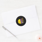 Alle meisjes lopen als deze softbalspeler ronde sticker (Envelop)