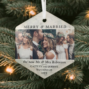 Alle tekst 3 Foto's Merry & Married Marked Glas Ornament