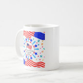 Alle tekst op de Vlag op de Vlag op Dag op 4 juli  Koffiemok (Voorkant links)