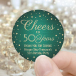 ALLE Verjaardags Cheers Geborsteld Groen & Goud Co Ronde Sticker<br><div class="desc">Voeg een gepersonaliseerde afwerking toe aan het verjaardagsfeest. Dank u wel dat u deze groene en gouden ronde stickers / envelopzegels hebt. Deze sjabloon is opgezet voor een 50e verjaardag, maar is eenvoudig aan een ander jaar of een gebeurtenis, zoals een verjaardag aan te passen. Ontwerpfuncties folie ziet er confetti...</div>