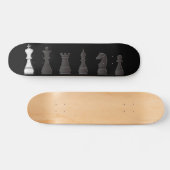 Alle zwarte stukken, één wit, schaakstukken skateboard (Horizontaal)