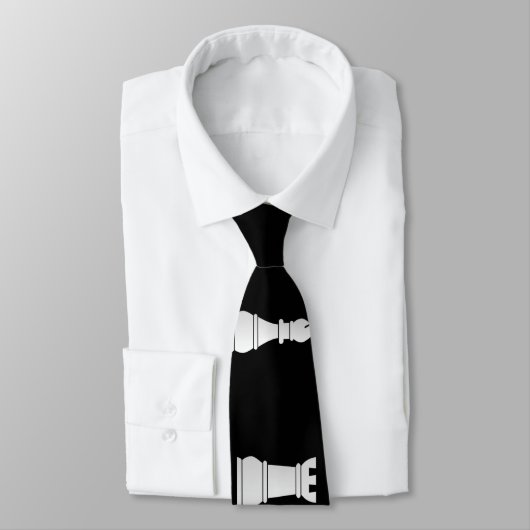 Alle zwarte stukken, één wit, schaakstukken stropdas (Gebonden)