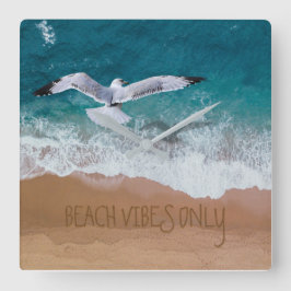 Alleen blokflesjes aan de kust vierkante klok