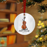 Alleen Cellist-prestatiesmuziek op maat Ornament<br><div class="desc">Deze kerstversiering 'Just Cellin' maakt een geweldig cadeau voor een cellist of als een traktatie voor jezelf voor de tijd dat je gewoon koelt of voor een speciale gelegenheid. Voeg een naam of vakantiejaar toe met bovenstaande button Aangepast</div>