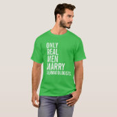 Alleen echte Mannen marry Dermatologists T-shirt (Voorkant volledig)