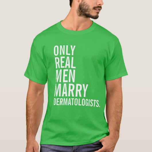 Alleen echte Mannen marry Dermatologists T-shirt (Voorkant)