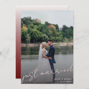 Alleen een gehuwde Script Overlay Dark Red Photo W Aankondiging