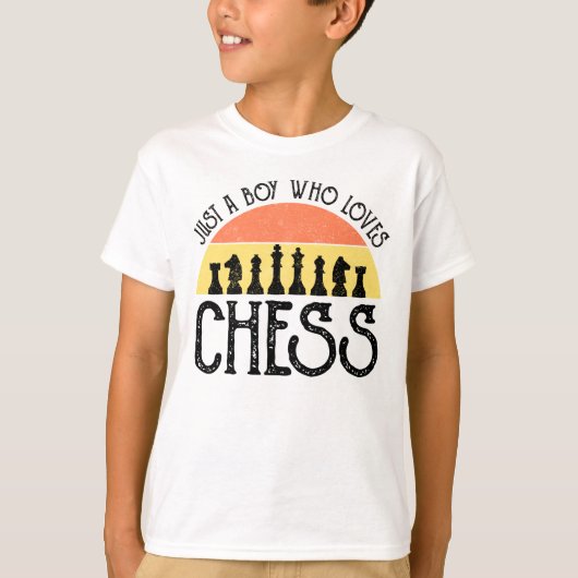 Alleen een jongen die van Chess houdt T-shirt (Voorkant)