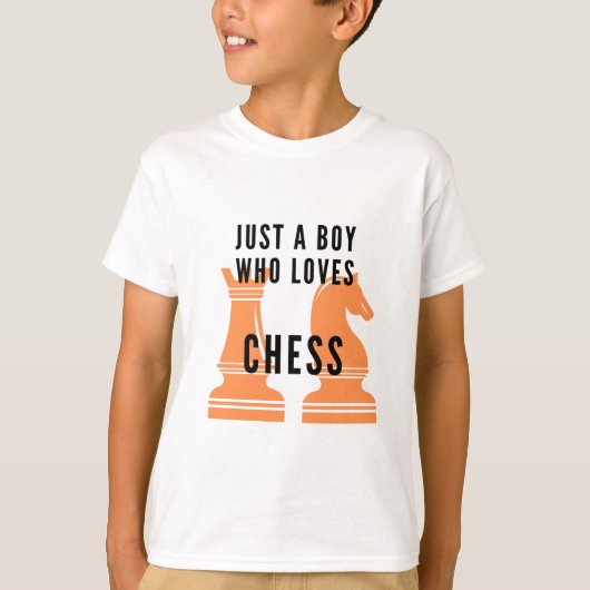 Alleen een jongen die van Chess houdt T-shirt (Voorkant)