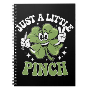 Alleen een klein knijpje verpleegster St. Patrick' Notitieboek