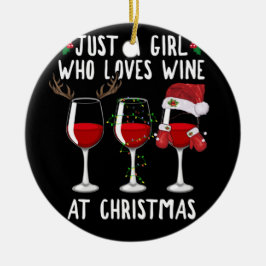 Alleen een meisje dat met kerst van wijnglas houdt keramisch ornament