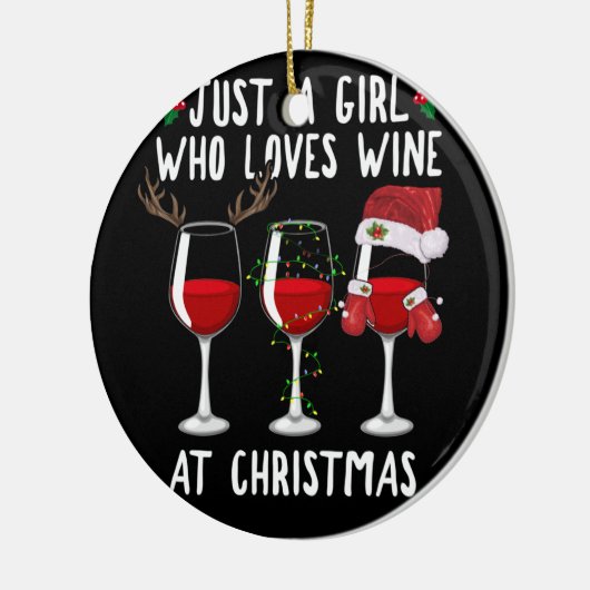 Alleen een meisje dat met kerst van wijnglas houdt keramisch ornament (Links)