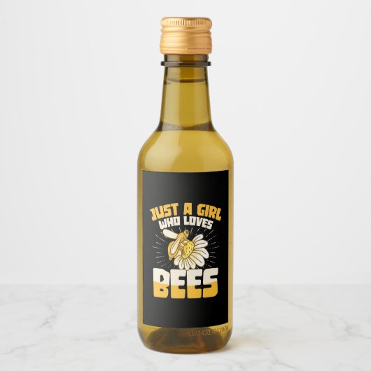 Alleen een meisje dat van bijen houdt wijn etiket (Voorkant)