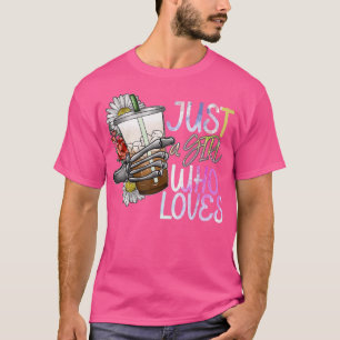 Alleen een meisje dat van de gehakte koffie houdt, t-shirt