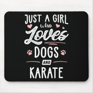 Alleen een meisje dat van Honden houdt en Karate G Muismat