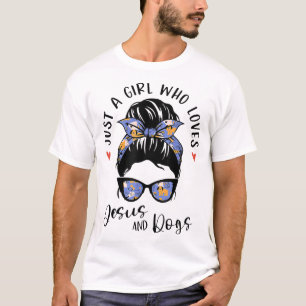 Alleen een meisje dat van Jezus en Honden houdt. T-shirt