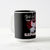Alleen een meisje dat van olifanten houdt tweekleurige koffiemok (Voorkant links)