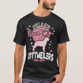 Alleen een meisje dat van Rottweilers houdt, past  T-shirt (Voorkant)