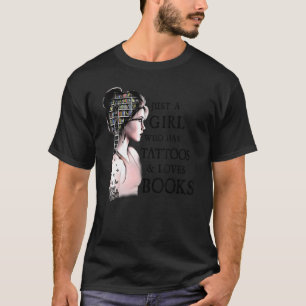 Alleen een meisje met Tattoos en geliefde boekenle T-shirt