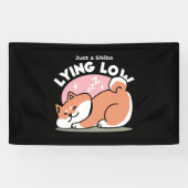 Alleen een Shiba Lying Low: Schattige Shiba Inu-on Spandoek (Horizontaal)