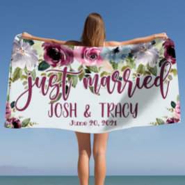 Alleen gehuwde bruid en bruidebruin huwelijk strandlaken