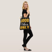 Alleen goede steekproeven tote bag (Op model)