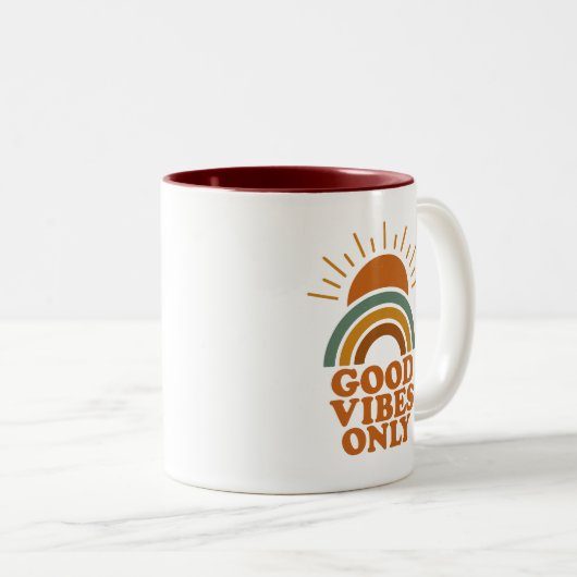 Alleen goede vibes - Retro Boho Sun Rainbow Design Tweekleurige Koffiemok (Voorkant rechts)