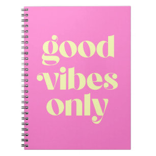 alleen goede vibraties (roze tint) notitieboek