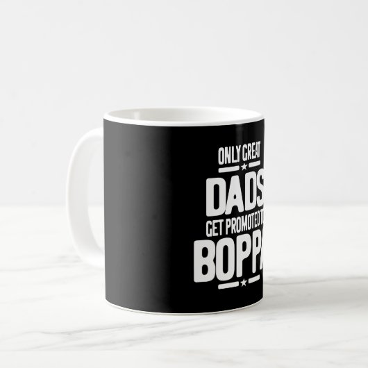 Alleen grote Dads worden gepromoot naar Boppa Koffiemok (Voorkant links)