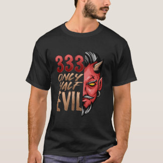 Alleen Half Gevaarlijk 333 Halloween Duivel Angsta T-shirt