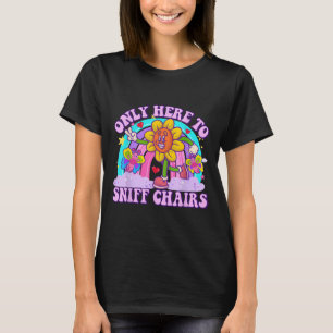 Alleen hier om een stoel te besnuffelen die ongepa t-shirt
