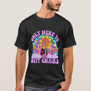 Alleen hier om een stoel te besnuffelen die ongepa t-shirt