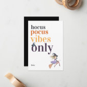 Alleen Hocus Pocus Vibes | Halloween Witch Classro Notitiekaartje (Voorkant / Achterkant in situ)