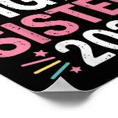 Alleen Kinder kind stak Big Sister 2026 T-shirt ui Poster (Hoek)