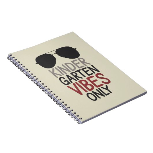 Alleen Kindergarten Vibes Terug naar school Notitieboek (Rechterzijde)