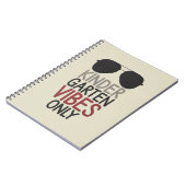 Alleen Kindergarten Vibes Terug naar school Notitieboek (Linkerzijde)