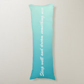 ALLEEN KLEURKLEUREN - oceaanblauw + jouw tekst Lichaamskussen (Voorkant Verticaal)