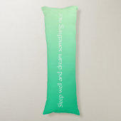 ALLEEN KLEURKLEUREN - oceaangroen + jouw tekst Lichaamskussen (Voorkant Verticaal)