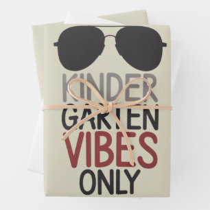 Alleen kleuterschool vibes terug naar school inpakpapier vel