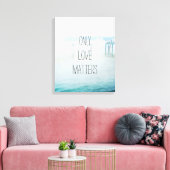 Alleen liefde doet ertoe canvas afdruk (Insitu (Woonkamer))