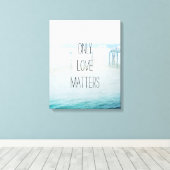 Alleen liefde doet ertoe canvas afdruk (Insitu (Houten vloer))