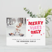 Alleen Merry Vibes | Moderne Retro Kerstfoto Feestdagenkaart (Staand voorkant)